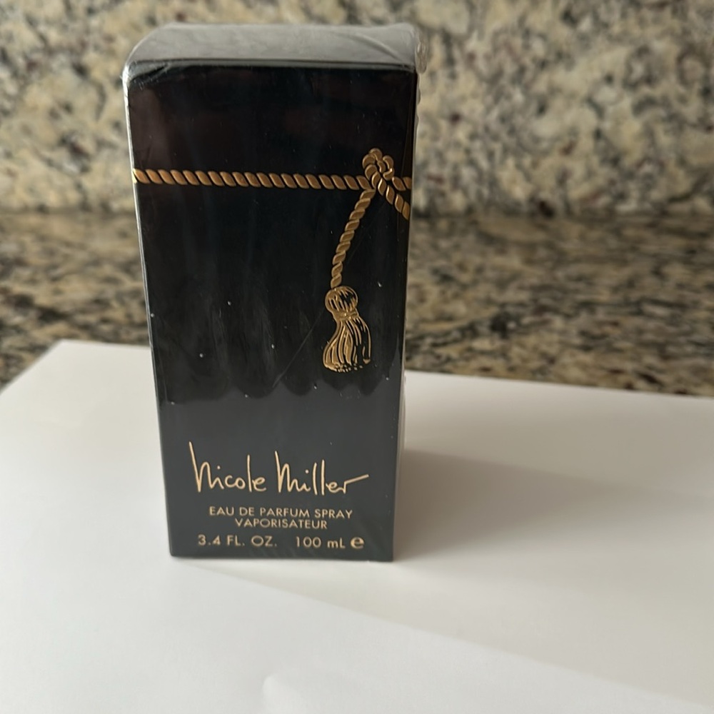 Nicole Miller eau de parfum 3.4oz